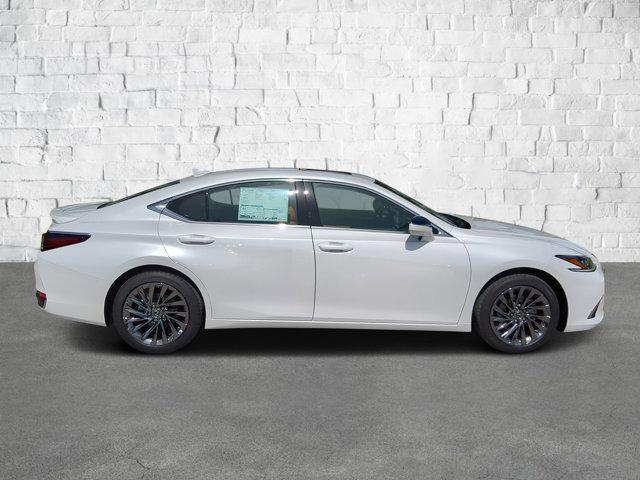 new 2025 Lexus ES 300h car, priced at $52,000