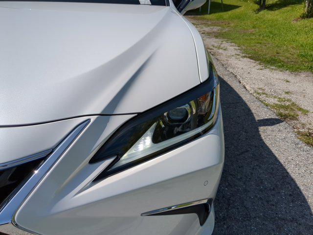 new 2025 Lexus ES 300h car, priced at $52,000