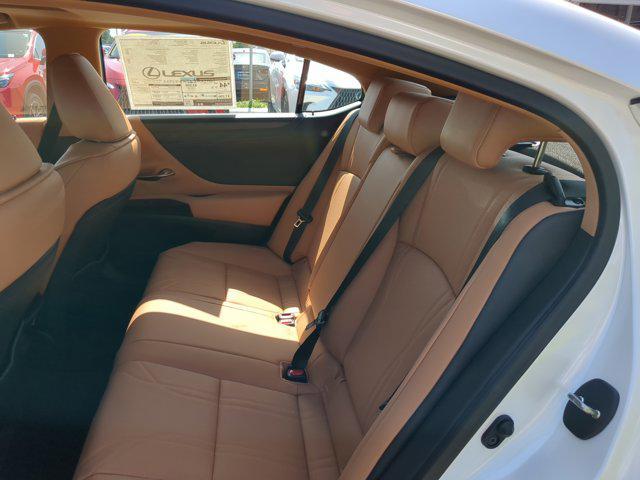 new 2025 Lexus ES 300h car, priced at $52,000