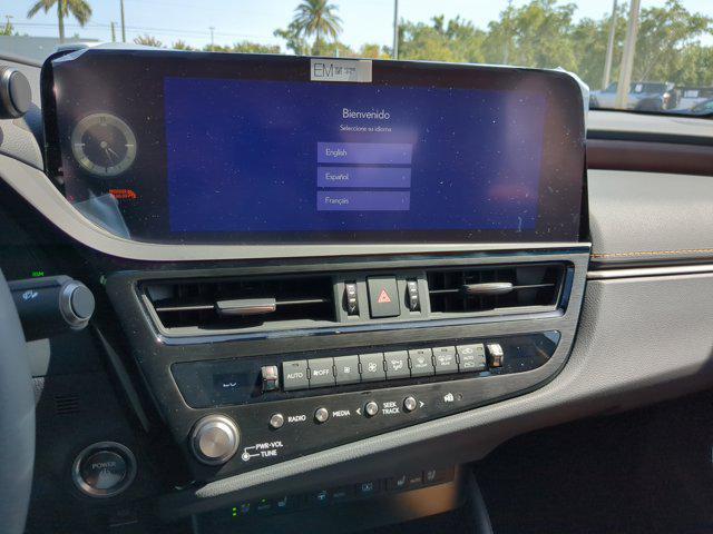 new 2025 Lexus ES 300h car, priced at $52,000