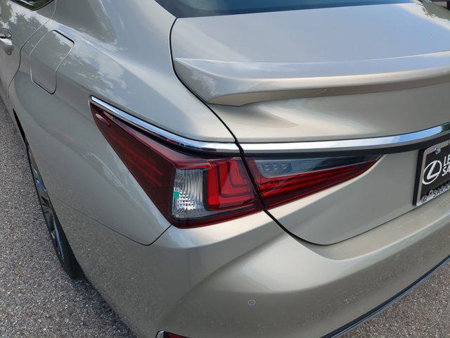 new 2025 Lexus ES 300h car, priced at $51,090