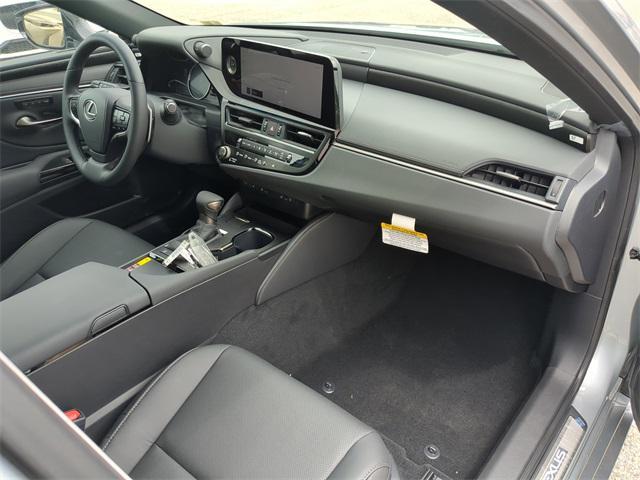 new 2025 Lexus ES 300h car, priced at $48,816