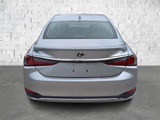 new 2025 Lexus ES 300h car, priced at $48,816