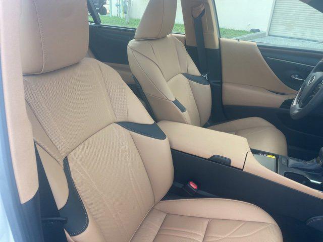 used 2025 Lexus ES 350 car, priced at $53,789