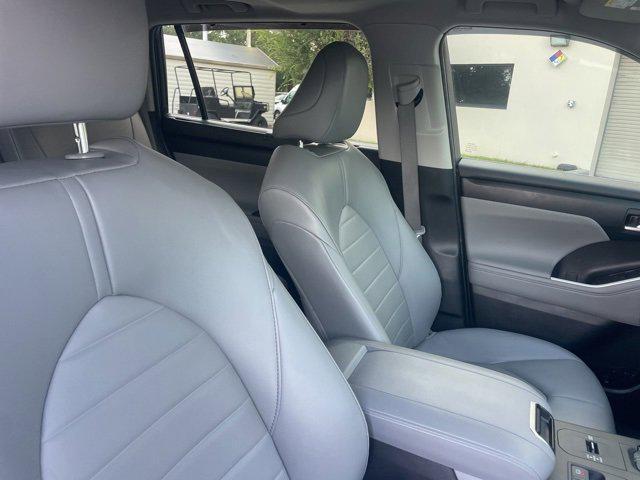 used 2023 Toyota Highlander car, priced at $33,567