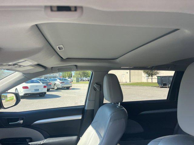 used 2015 Toyota Highlander car, priced at $18,489