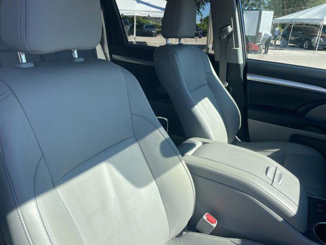 used 2015 Toyota Highlander car, priced at $18,489