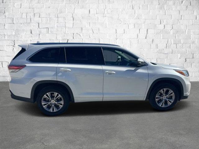 used 2015 Toyota Highlander car, priced at $18,489