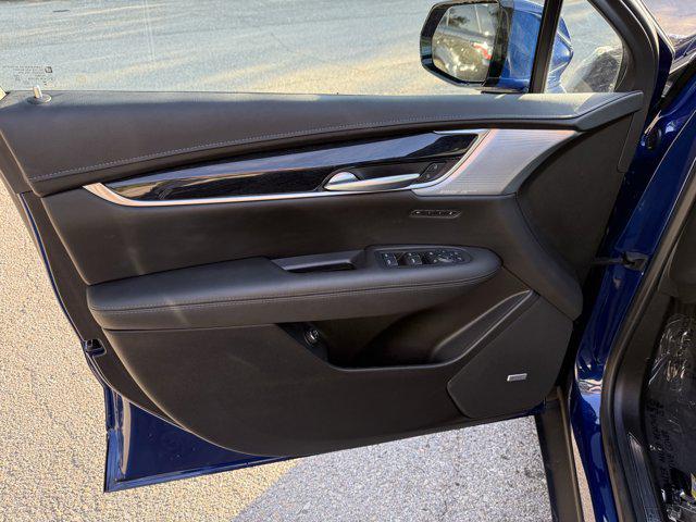 used 2024 Cadillac XT5 car, priced at $40,998