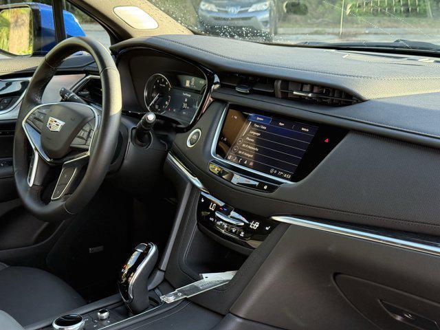 used 2024 Cadillac XT5 car, priced at $40,998