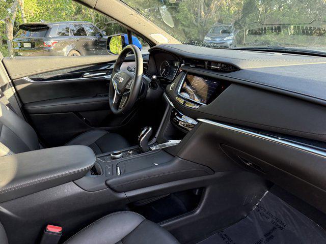 used 2024 Cadillac XT5 car, priced at $40,998