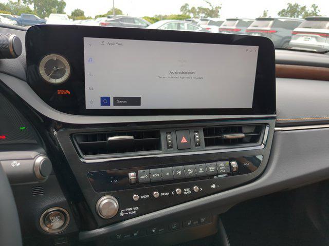 new 2025 Lexus ES 350 car, priced at $53,114
