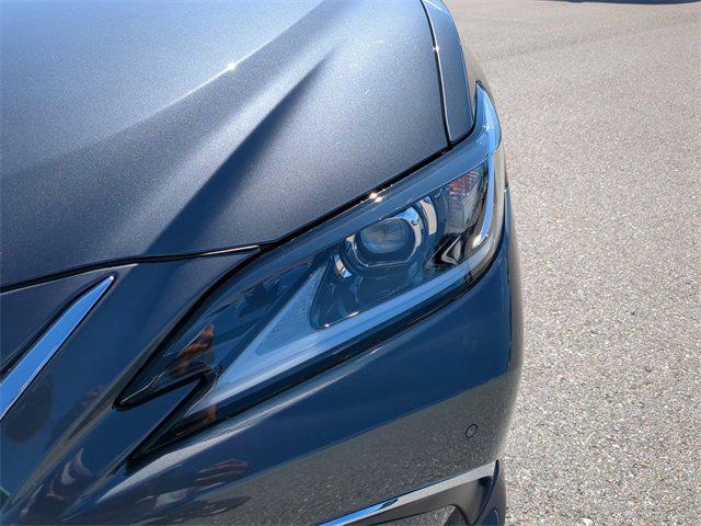 new 2025 Lexus ES 300h car, priced at $51,967