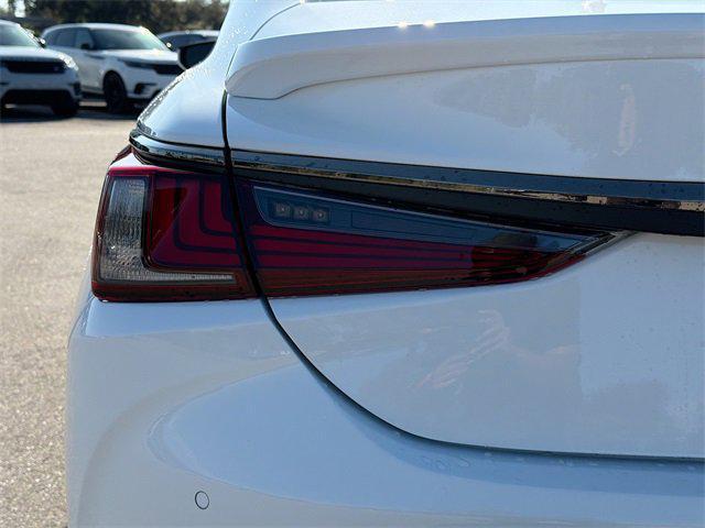 new 2025 Lexus ES 350 car, priced at $56,200