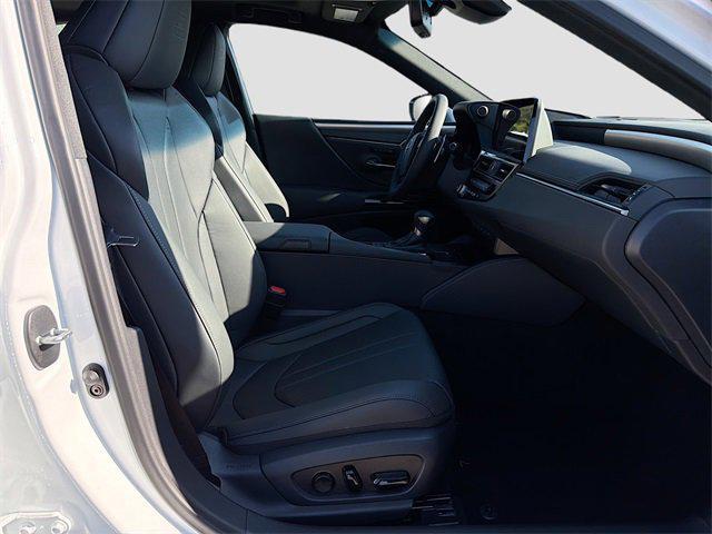 new 2025 Lexus ES 350 car, priced at $56,200