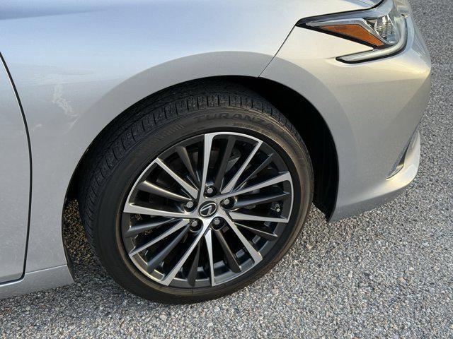 used 2023 Lexus ES 300h car, priced at $40,152