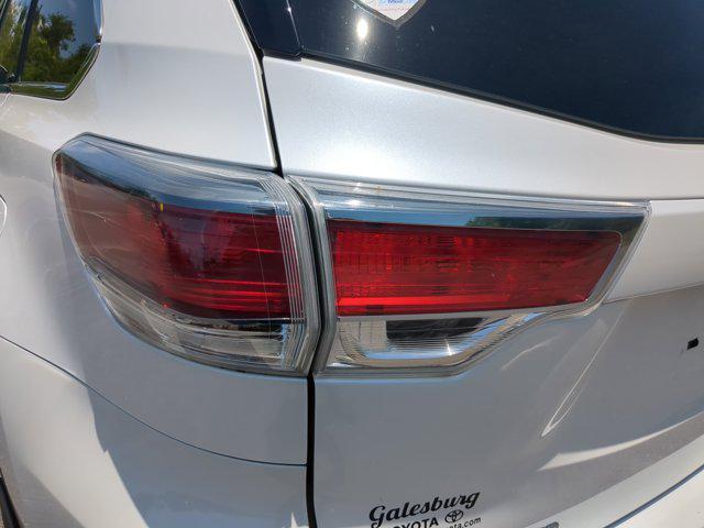 used 2015 Toyota Highlander car, priced at $18,448