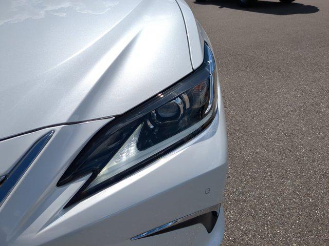 new 2025 Lexus ES 300h car, priced at $48,354
