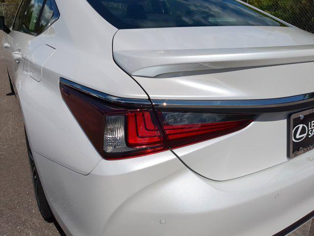 new 2025 Lexus ES 300h car, priced at $48,354