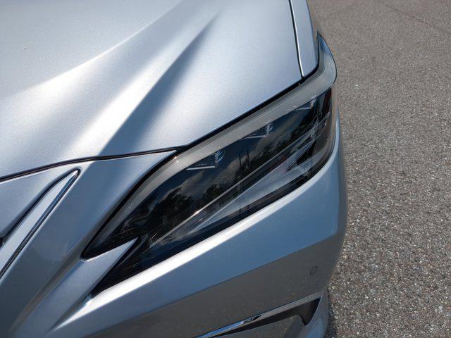 new 2025 Lexus ES 300h car, priced at $54,365