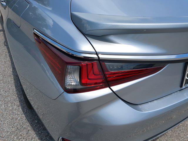 new 2025 Lexus ES 300h car, priced at $54,365