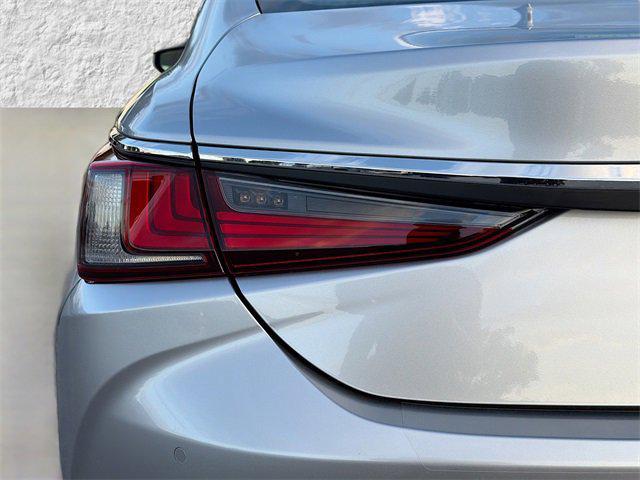 new 2025 Lexus ES 350 car, priced at $47,490