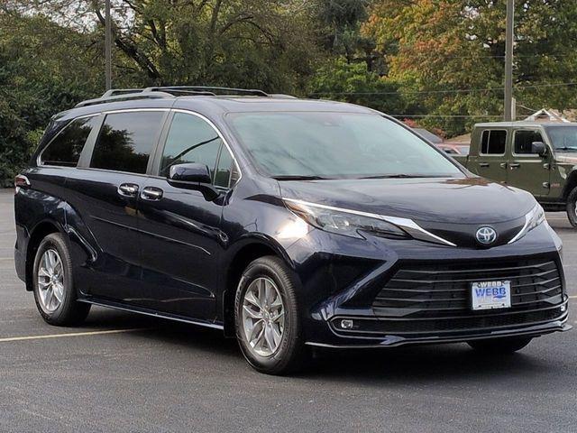 used 2025 Toyota Sienna car, priced at $49,998
