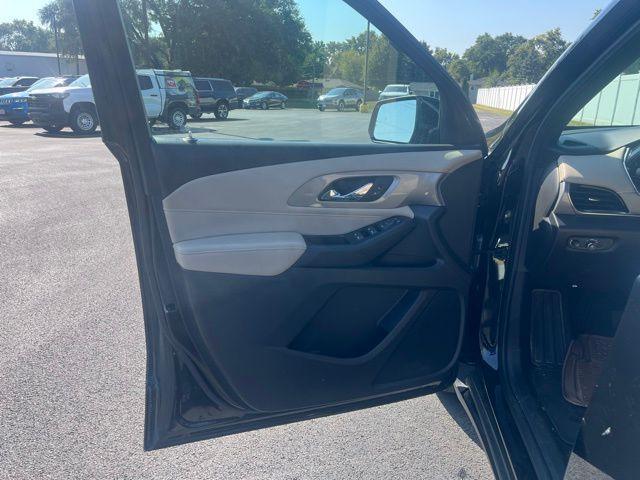 used 2022 Chevrolet Traverse car, priced at $24,394