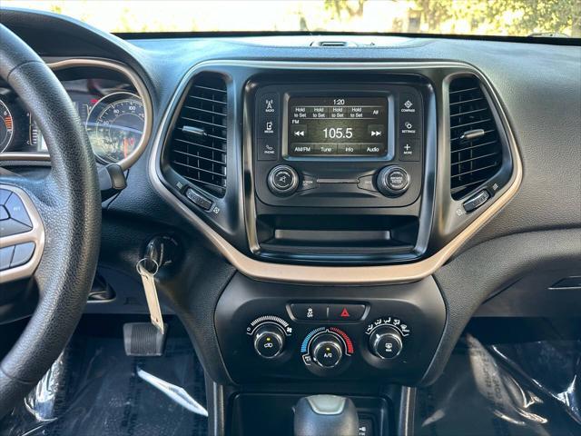 used 2018 Jeep Cherokee car, priced at $10,995