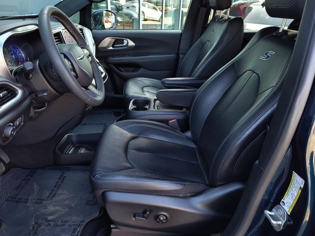 used 2022 Chrysler Pacifica Hybrid car, priced at $28,995