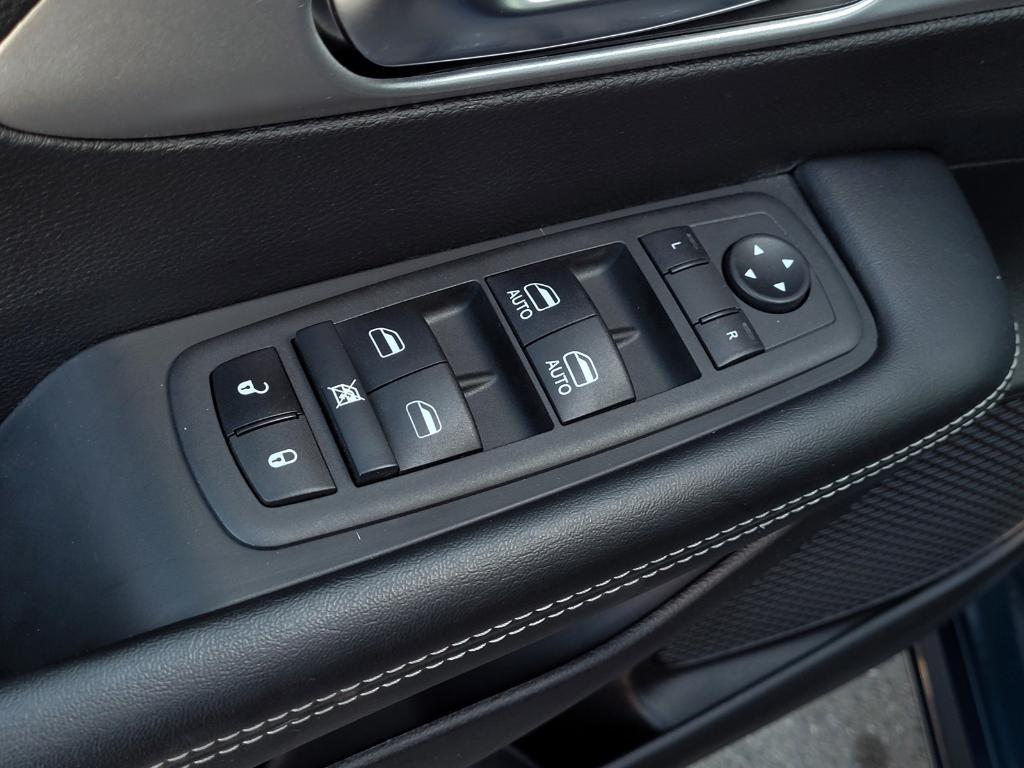 used 2022 Chrysler Pacifica Hybrid car, priced at $28,995