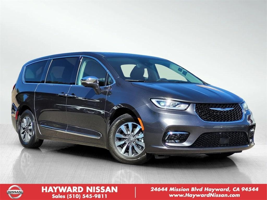 used 2022 Chrysler Pacifica Hybrid car, priced at $32,695