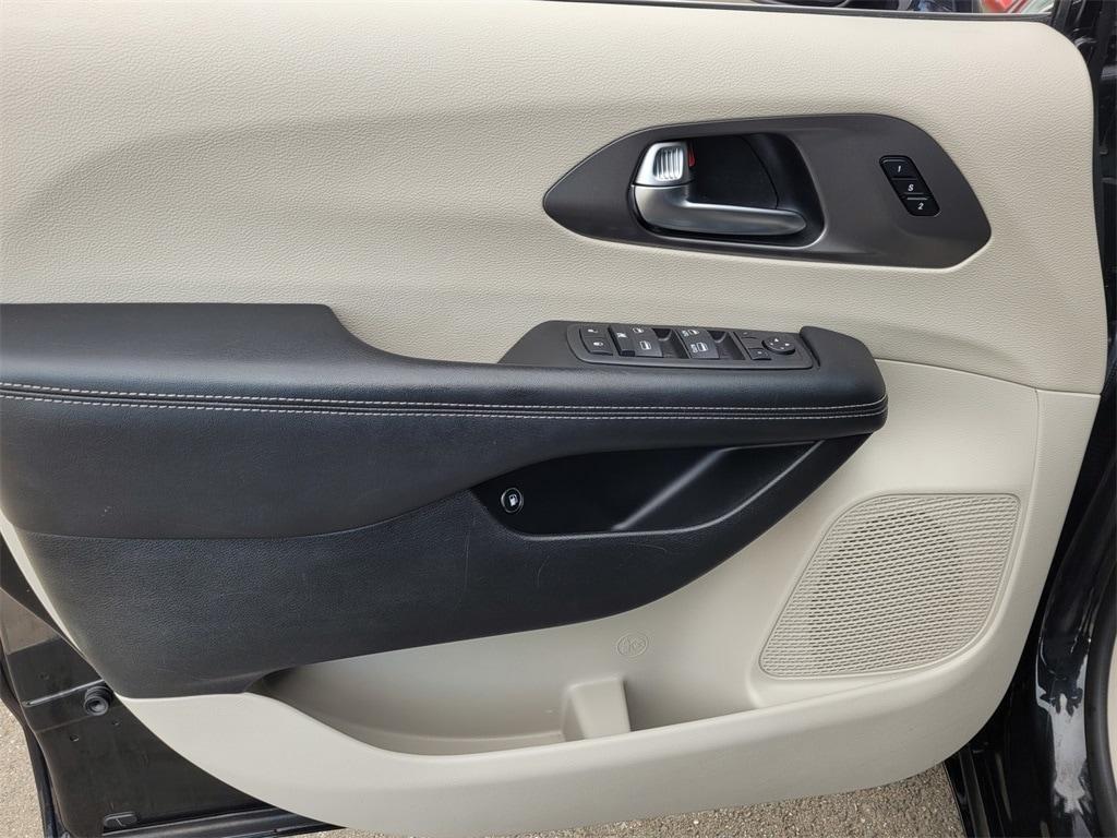 used 2022 Chrysler Pacifica Hybrid car, priced at $29,695