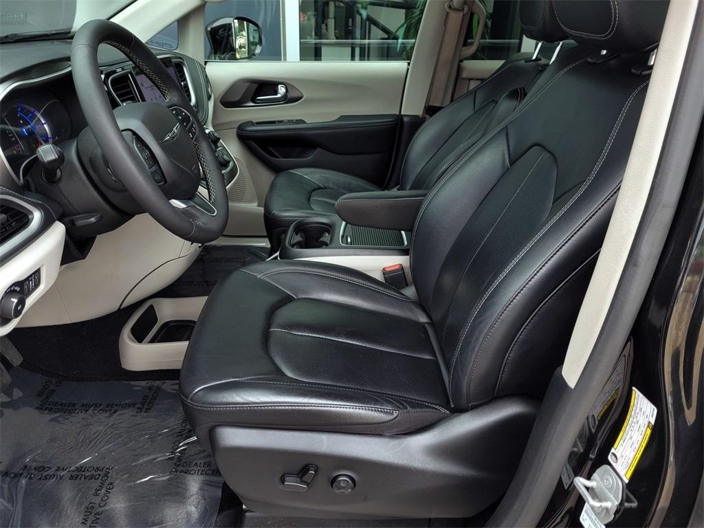used 2022 Chrysler Pacifica Hybrid car, priced at $29,695