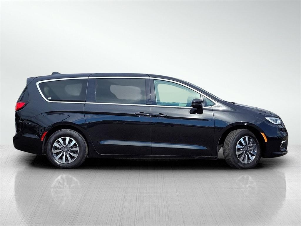 used 2022 Chrysler Pacifica Hybrid car, priced at $29,695