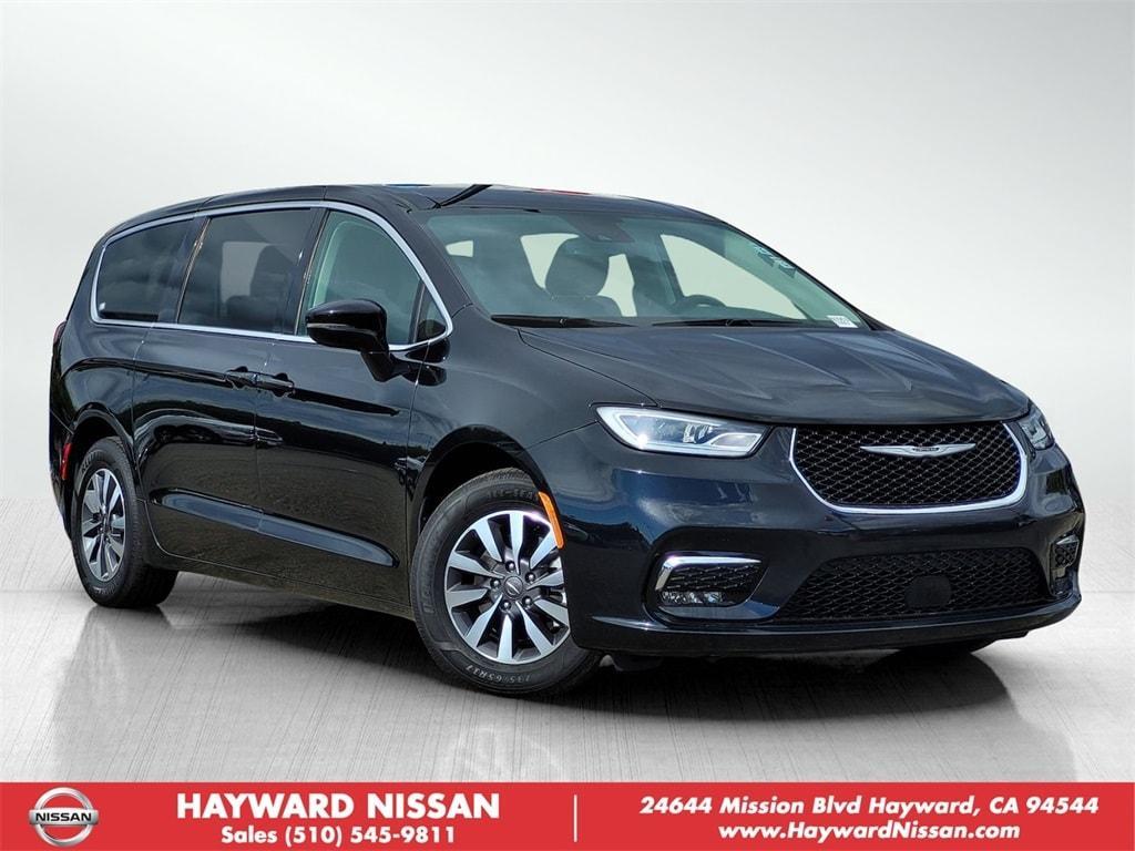 used 2022 Chrysler Pacifica Hybrid car, priced at $29,695