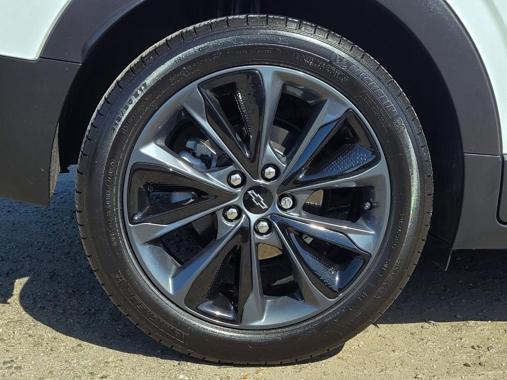 used 2022 Chevrolet Bolt EUV car, priced at $23,995