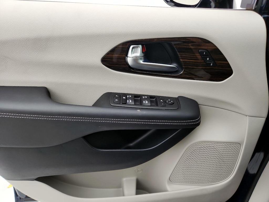 used 2023 Chrysler Pacifica car, priced at $38,998