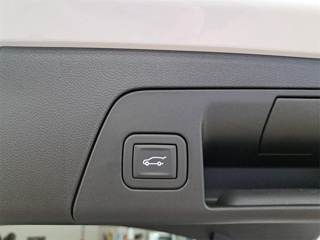 new 2025 Buick Envision car, priced at $38,612