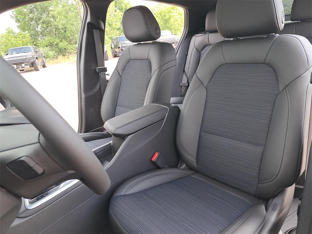new 2025 Buick Envista car, priced at $25,260
