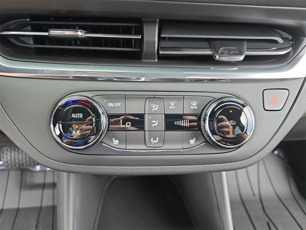 new 2025 Buick Envista car, priced at $25,260