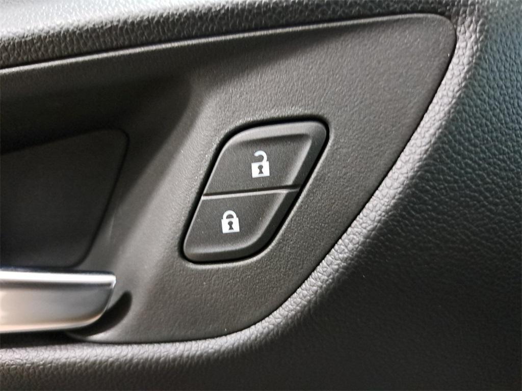 new 2025 Buick Envista car, priced at $24,942