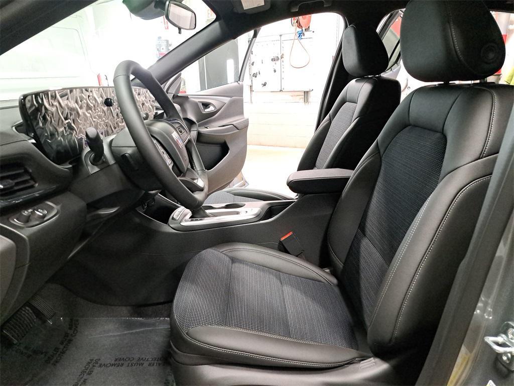 new 2025 Buick Envista car, priced at $24,942