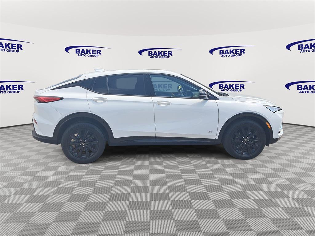 new 2025 Buick Envista car, priced at $26,561