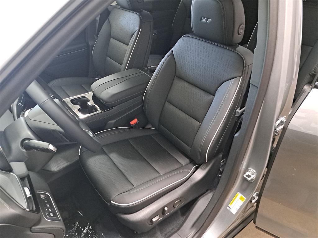 new 2025 Buick Enclave car, priced at $47,956