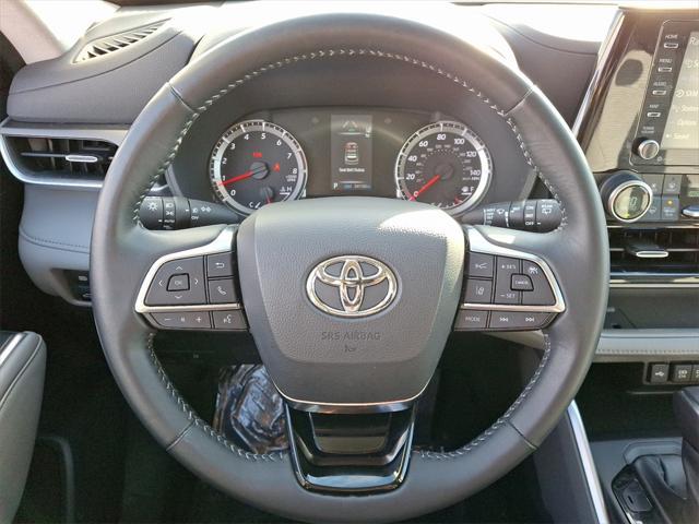 used 2021 Toyota Highlander car, priced at $30,987