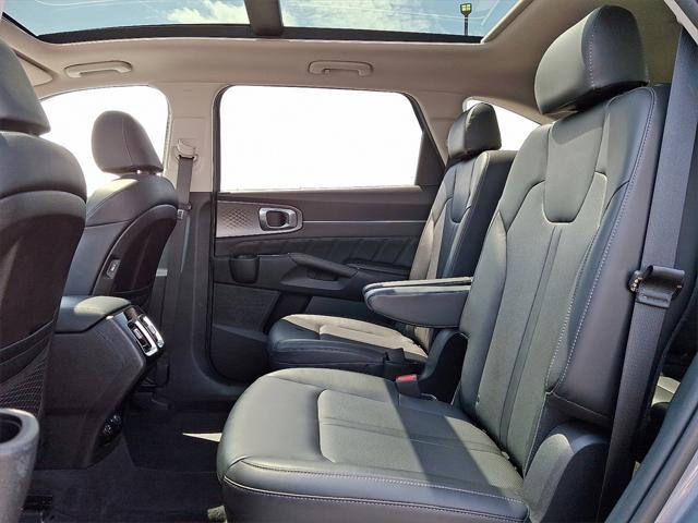 used 2022 Kia Sorento car, priced at $32,172