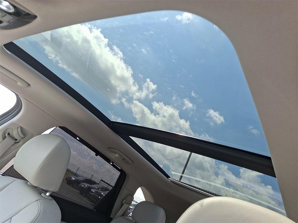 used 2023 Kia Sorento Plug-In Hybrid car, priced at $31,999