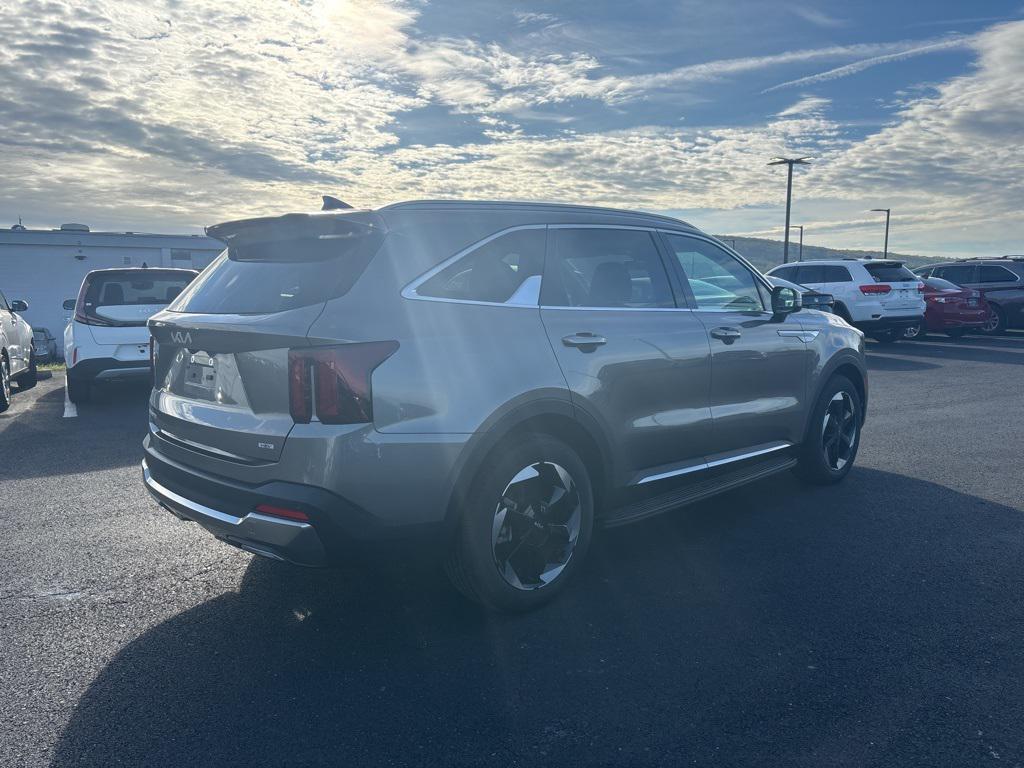used 2025 Kia Sorento Hybrid car, priced at $36,992