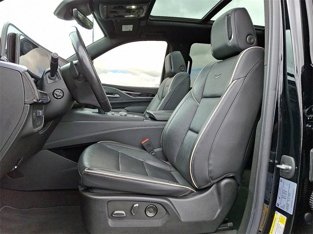 used 2022 Cadillac Escalade ESV car, priced at $62,000